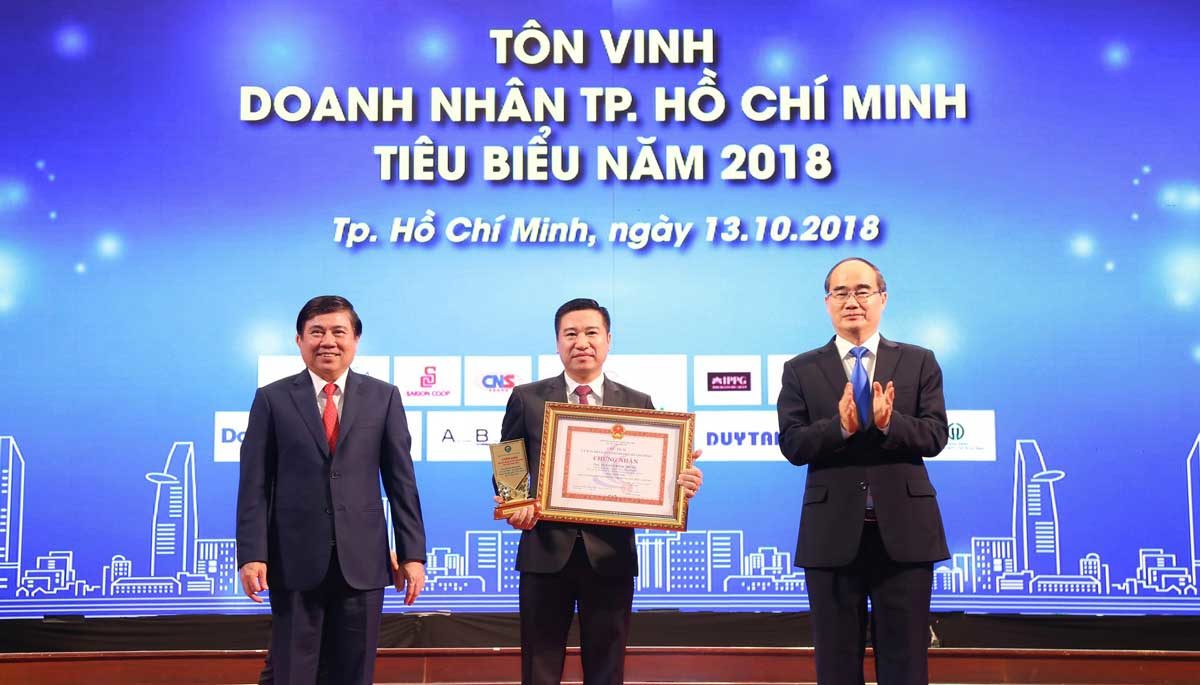 Tập đoàn Hưng Thịnh và doanh nhân Nguyễn Đình Trung trong chương trình Lễ kỷ niệm ngày Doanh nhân Việt Nam. Tập đoàn Hưng Thịnh và doanh nhân Nguyễn Đình Trung trong chương trình Lễ kỷ niệm ngày Doanh nhân Việt Nam.