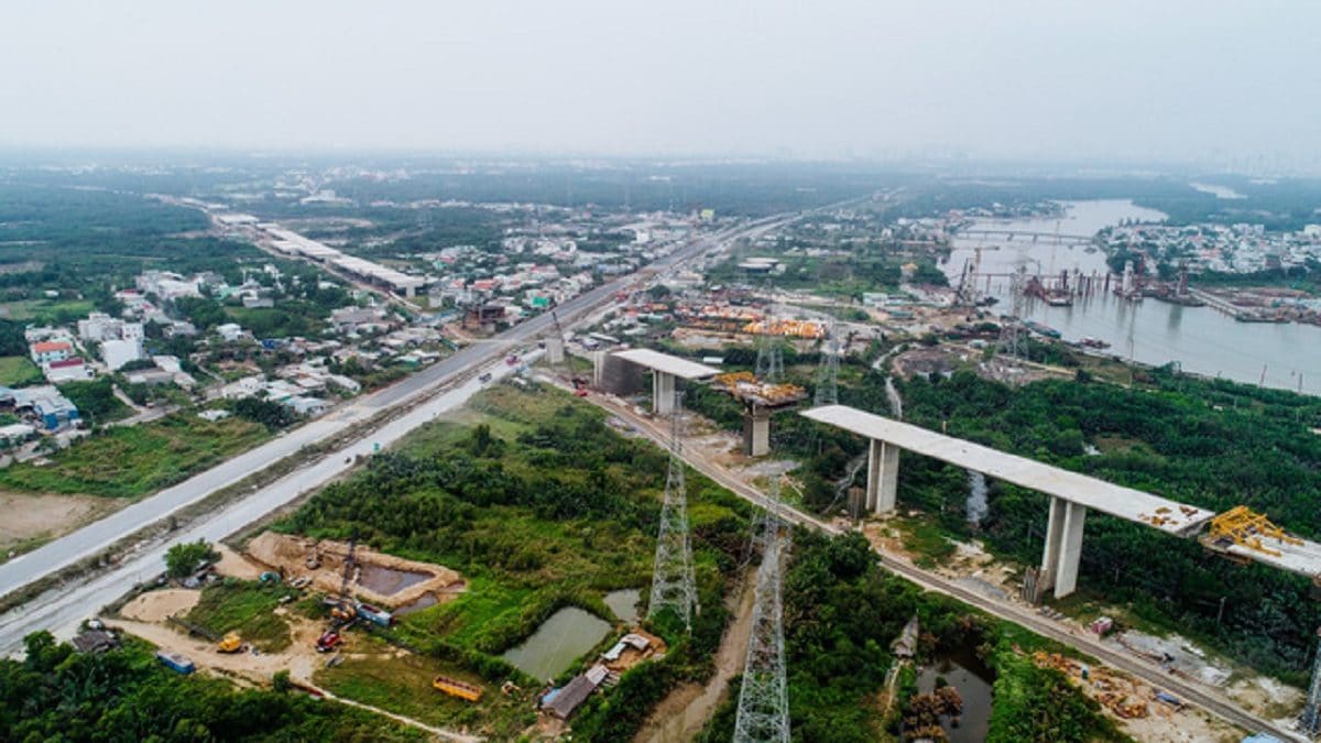 Cao tốc Bến Lức - Long Thành đang thi công.jpg Cao tốc Bến Lức - Long Thành đang thi công.jpg