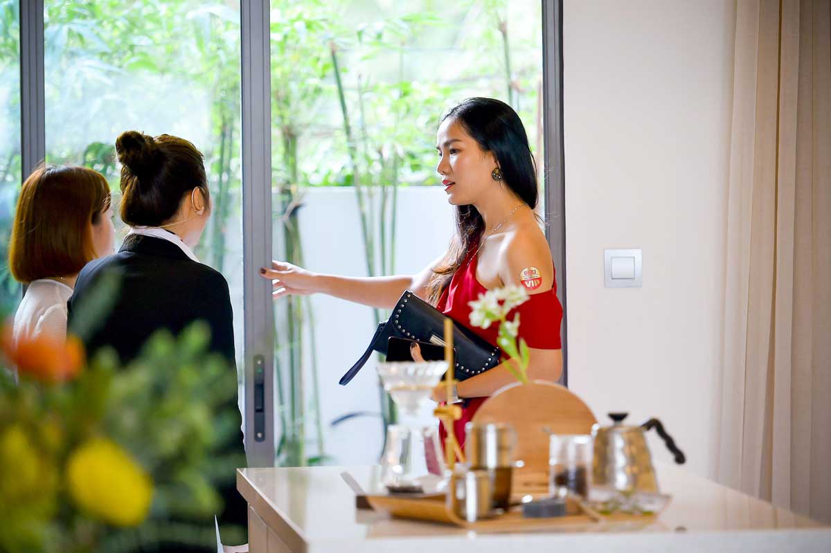 khach tham quan bancong nha pho mau the standard central park binh duong - The Standard&nbsp;Central Park