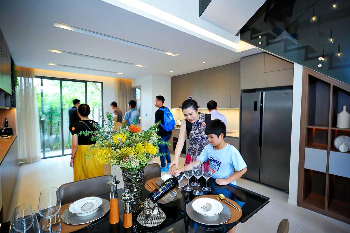 khach tham quan khu ban an nha pho mau the standard central park binh duong - The Standard&nbsp;Central Park