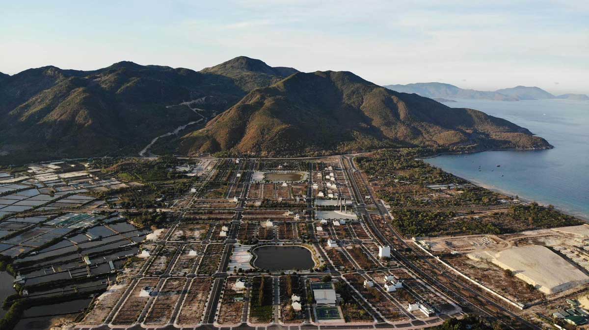 Tiến độ thi c&ocirc;ng Golden Bay Cam Ranh 2021