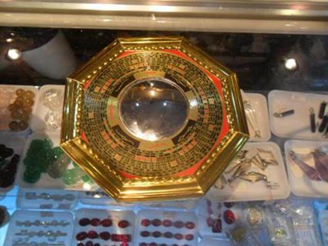 Có thể dùng gương bát quái tiên thiên để hóa sát, tịch tà